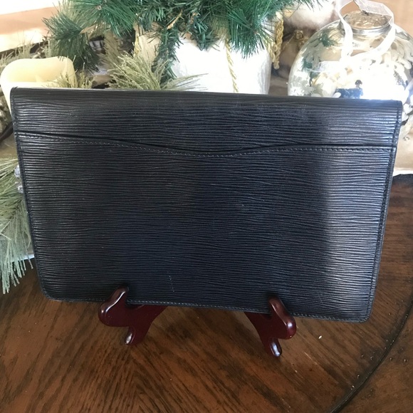 Beautiful Louis Vuitton Vintage Black Epi Montaigne 27 Clutch - Picture 4 of 17